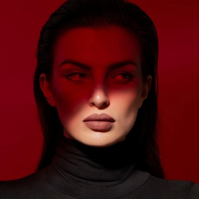 1 - Deborah Milano Red Mat 3 Geranium