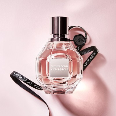 1 - Viktor&Rolf Flowerbomb Holiday Gift Set Eau de Parfum 50 ml Shower Gel 50 ml Body Lotion 50 ml