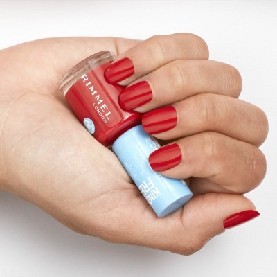 1 - Rimmel Kind & Free smalto per unghie Corallo Lucida