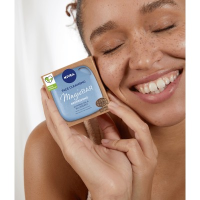1 - NIVEA Naturally Clean Detergente Viso Rinfrescante 75 g