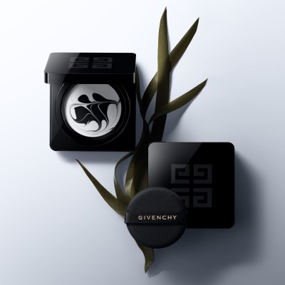 1 - Givenchy Le Soin Noir Compact UV Protection SPF 40 PA +++