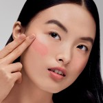 4 - Estée Lauder Futurist Blushmaker Dewy Cheek Tint Liquid Blush 03 Stolen Glance 10 ml
