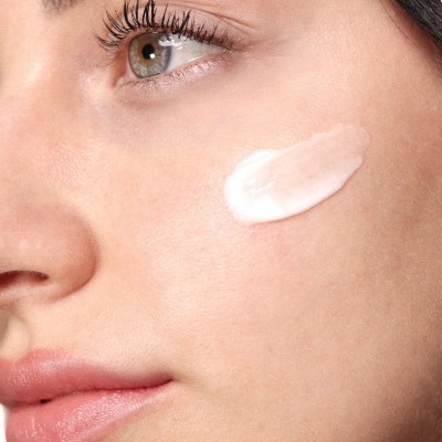 1 - Veralab UpLift Crema Viso Rimpolpante Opacizzante 50ml