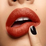 5 - Yves Saint Laurent Rouge Pur Couture The Slim Velvet Radical 305 Orange Surge