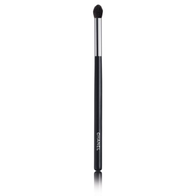 1 - CHANEL Large Tapered Blending Brush N°19