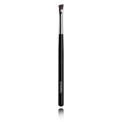 1 - CHANEL Small Angled Shadow Brush N°23