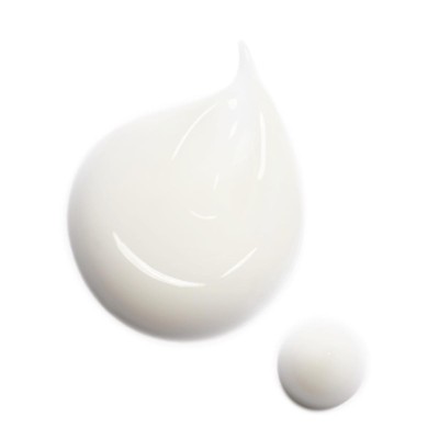 1 - CHANEL Le Lait Fraîcheur D’Eau Makeup cleansing milk 150 ml